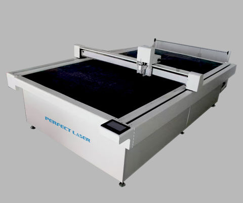 آلة قطع السكاكين المتذبذبة CNC بالاهتزاز الأوتوماتيكية بالكامل من الورق المقوى وإسفنج EVA